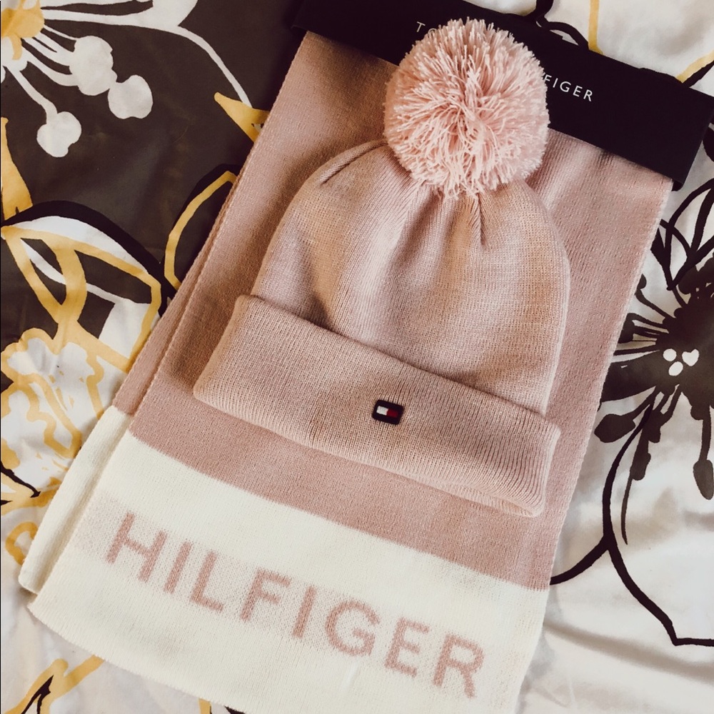 Tommy Hilfiger hat and scarf